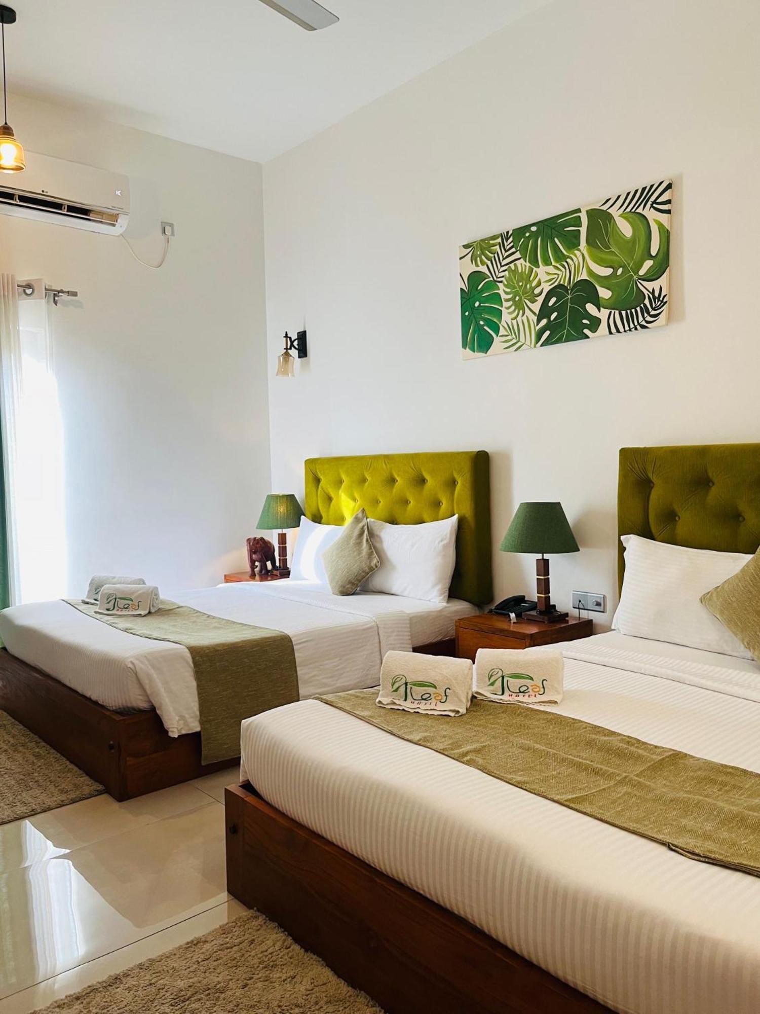 J Leaf Hotel By Blue Bird Negombo Exterior foto